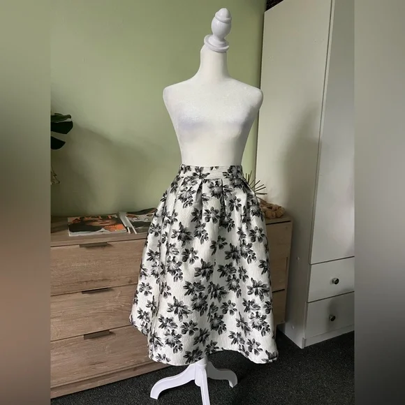 Metallic Silver & Black Flower Brocade Fabric Shimmery Fancy Cupcake Skirt Sz L